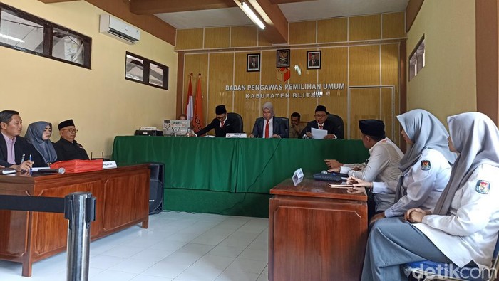 Sidang laporan KPU Blitar