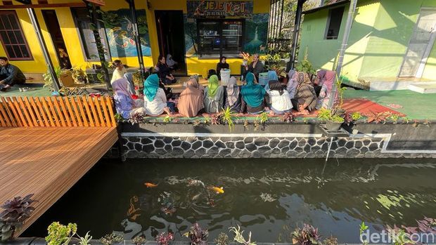 Suasana Kampung Leuwihieum Kelurahan Sukarindik Kecamatan Bungursari yang ditata warga secara swadaya.