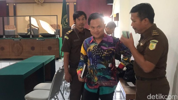 Terdakwa kasus mafia tanah kas Jogja, Robinson Saaliano usai sidang di PN Jogja, Kamis (19/10/2023).