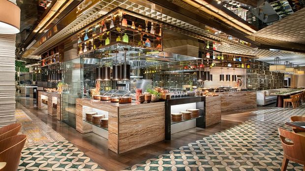 The Westin Jakarta dikenal sebagai hotel tertinggi di Indonesia dengan ketinggian mencapai 285,5 meter. Hotel memiliki 255 kamar dengan pemandangan kota indah.