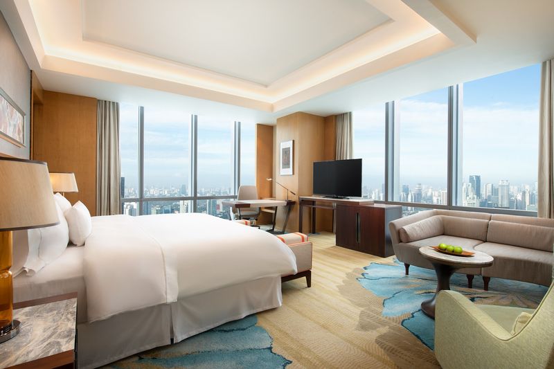 The Westin Jakarta dikenal sebagai hotel tertinggi di Indonesia dengan ketinggian mencapai 285,5 meter. Hotel memiliki 255 kamar dengan pemandangan kota indah.