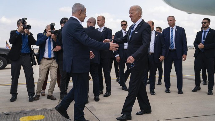 President Joe Biden is greeted by Israeli Prime Minister Benjamin Netanyahu after arriving at Ben Gurion International Airport, Wednesday, Oct. 18, 2023, in Tel Aviv. (AP Photo/Evan Vucci)