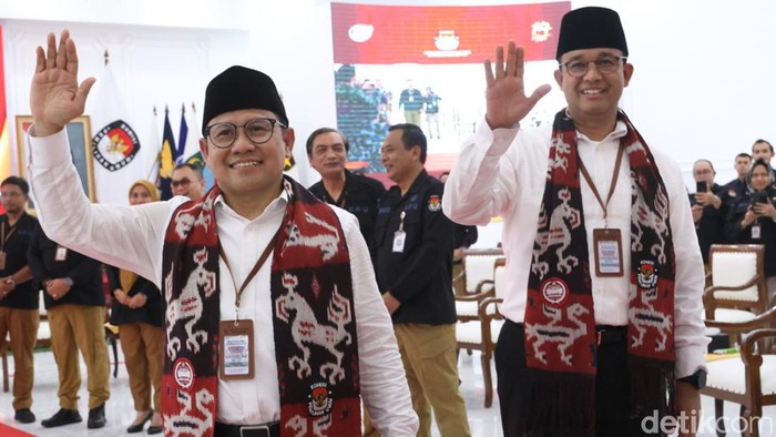 Anies Baswedan dan Muhaimin Iskandar tiba di gedung KPU. Mereka akan mendaftar sebagai pasangan calon presiden dan calon wakil presiden. Pantauan detikcom, Kamis (19/10/2023), Anies dan Imin tiba di gedung KPU sekitar pukul 09.40 WIB.