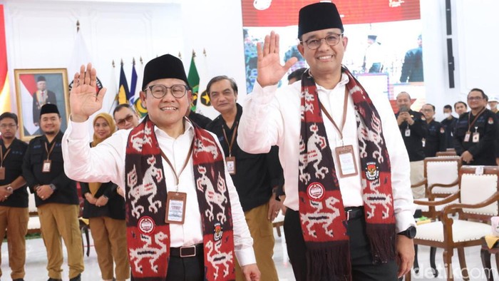 Anies Baswedan dan Muhaimin Iskandar tiba di gedung KPU. Mereka akan mendaftar sebagai pasangan calon presiden dan calon wakil presiden. Pantauan detikcom, Kamis (19/10/2023), Anies dan Imin tiba di gedung KPU sekitar pukul 09.40 WIB.