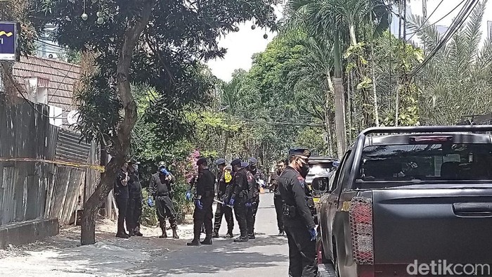 Tim Gegana kembali melakukan olah TKP di lokasi ledakan bom yang terkubur di rumah di Setiabudi, Jakarta Selatan, Kamis (19/10/2023) siang ini.