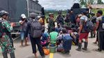 TNI Berhasil Evakuasi Warga dari Pembantaian KST Papua
