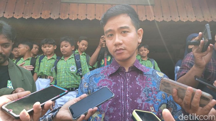 Wali Kota Solo Gibran Rakabuming Raka di Kantor DPRD Solo, Kamis (18/10/2023).