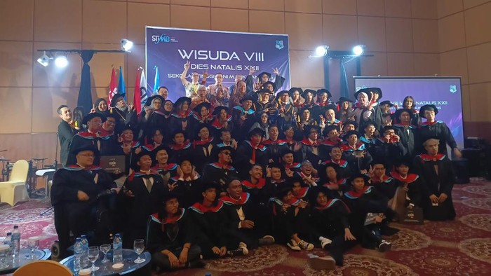 Wisuda kampus STiMB