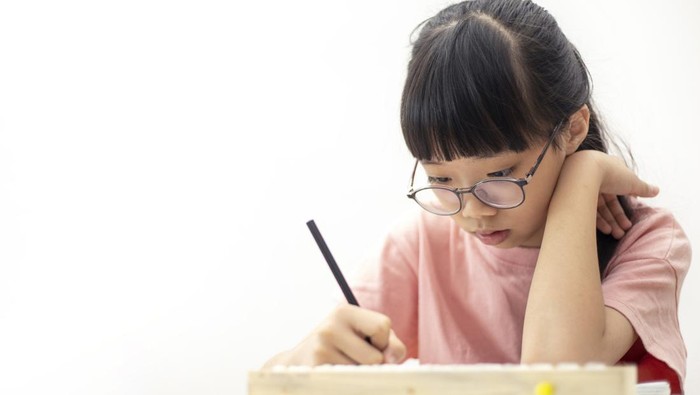 15 Contoh Soal Prisma Segitiga, Pembahasan Rumus, dan Kunci Jawabannya