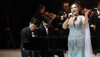 Konser ini juga sekaligus menjadi ajang perayaan keluarga Addie MS dan Memes serta dua anak mereka, Kevin Aprillio dan Tristan Juliano. 