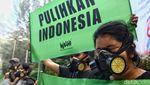 Aksi Teatrikal Desak Pemerintah Tindak Perusahaan yang Terlibat Karhutla