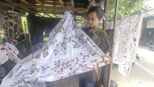 Al-Huda Batik di Taman Pinang Sidoarjo.