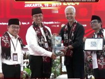 Makna Kain Tenun Sumba yang Dipakai Ketiga Capres-Cawapres di KPU