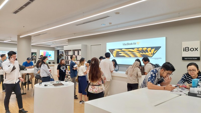 Antrean iPhone 15 di iBox