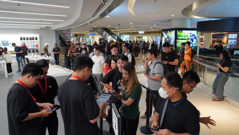 Antrean iPhone 15 di iBox