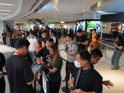 Penampakan Antrean Mengular Pemesanan iPhone 15 di iBox