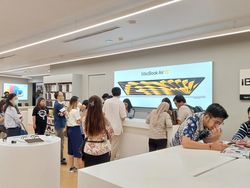 Penampakan Antrean Mengular Pemesanan iPhone 15 di iBox