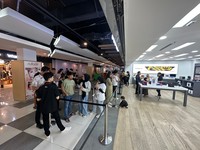 Antrean iPhone 15 di iBox