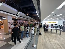 Penampakan Antrean Mengular Pemesanan iPhone 15 di iBox