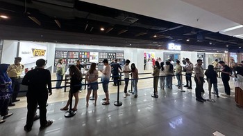 Sejak mal buka, mereka sudah berdatangan. Foto: Erajaya