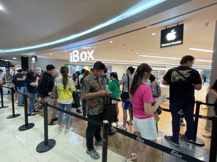 Antrean iPhone 15 di iBox