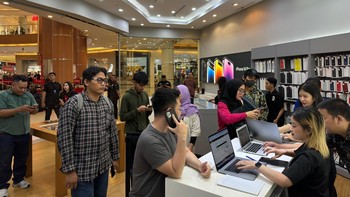 Suasana antrean di Summarecon Mall Bekasi. Foto: Erajaya