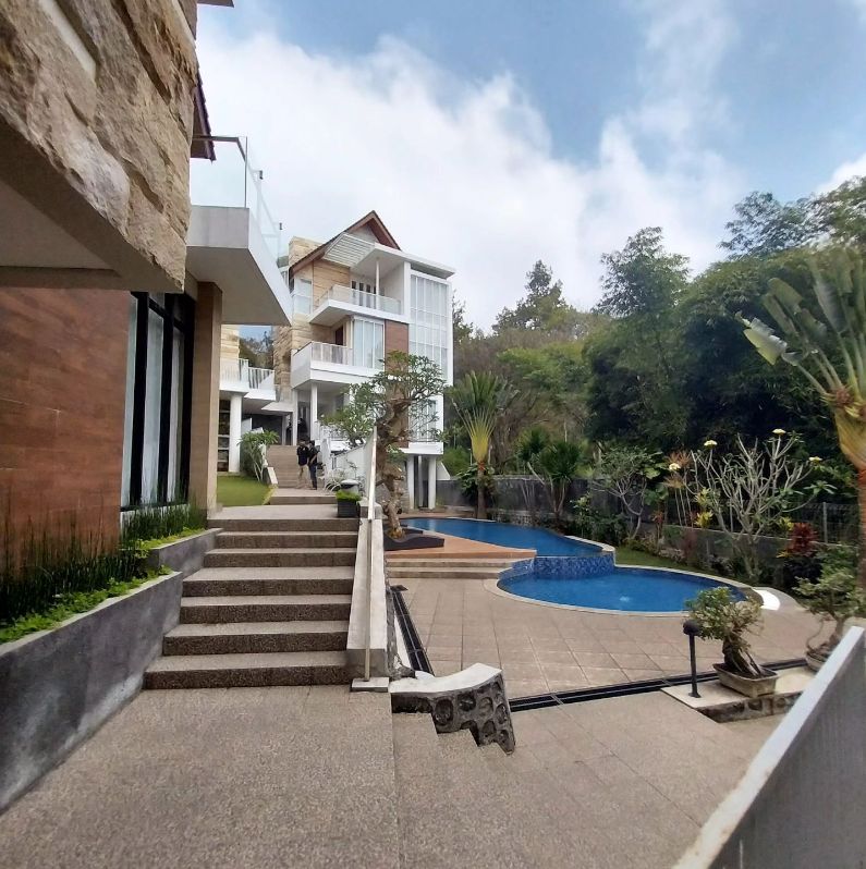 Azcarya Villa Batu