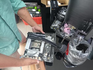 Harga Barang Elektronik Naik, Pedagang di Harco Kena Getahnya Diprotes Pembeli