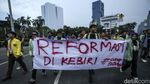 Bawa Bendera One Piece, BEM SI Demo di Patung Kuda