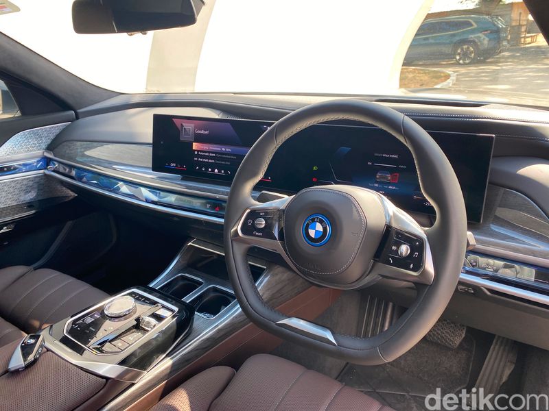 BMW i7