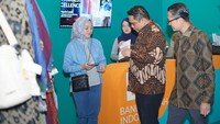 BSI hadir dalam acara JMFW 2024 sebagai bank official partner yang siap memberikan layanan jasa keuangan yang optimal bagi seluruh pengunjung yang hadir. Para pengunjung JMFW dapat melakukan berbagai transaksi yang diperlukan dengan kemudahan-kemudahan layanan dari BSI.  