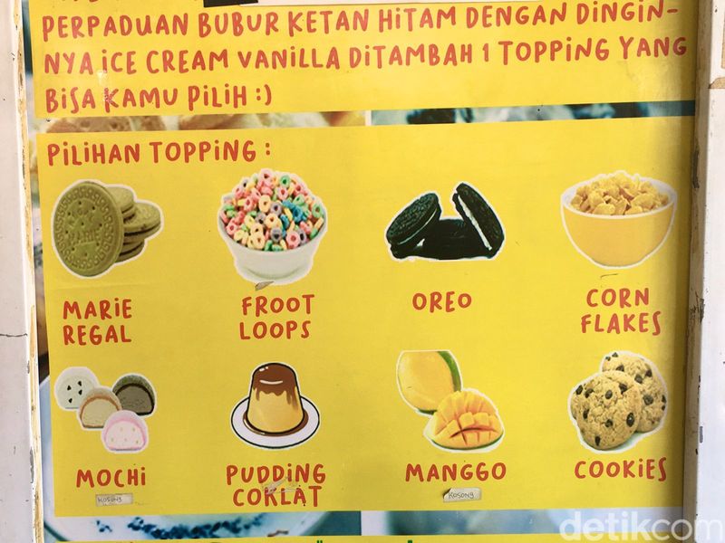 Bubur ketan hitam dengan aneka topping di Surabaya