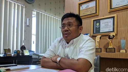 Direktur PT AMGM Lalu Ahmad Zaini ditemui di kantornya Jumat (20/10/2023). (Ahmad Viqi/detikBali)
