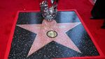 Ekspresi Gwen Stefani Terima Penghargaan Bintang Walk of Fame