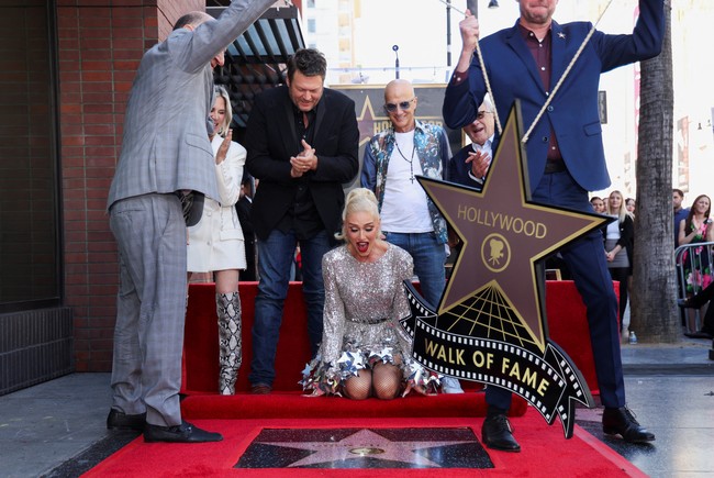 Kamis (19/10/2023) menjadi hari spesial bagi penyanyi Gwen Stefani. Pada hari itu, namanya masuk dalam daftar nama Hollywood Walk of Fame. Seluruh keluarga datang, termasuk tiga putranya. (Foto: REUTERS/Mario Anzuoni)