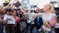 Stefani pertama kali mendapatkan ketenaran sebagai penyanyi dan penulis lagu dari band rock California No Doubt sebelum memantapkan dirinya sebagai artis solo yang sukses.  