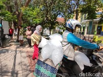 Permintaan Es Batu Kristal di Demak Melonjak, Pemasok Kewalahan Penuhi Order