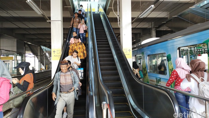 Eskalator Stasiun Bekasi mati, 20 Oktober 2023. (Tina Susila/detikcom)