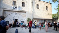 Gereja ini menjadi tempat warga Palestina berlindung karena hancurnya rumah-rumah mereka akibat serangan Israel.  