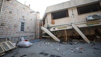 Pemandangan umum di Gereja Ortodoks Yunani Saint Porphyrius yang rusak akibat serangan Israel, 20 Oktober 2023.  
