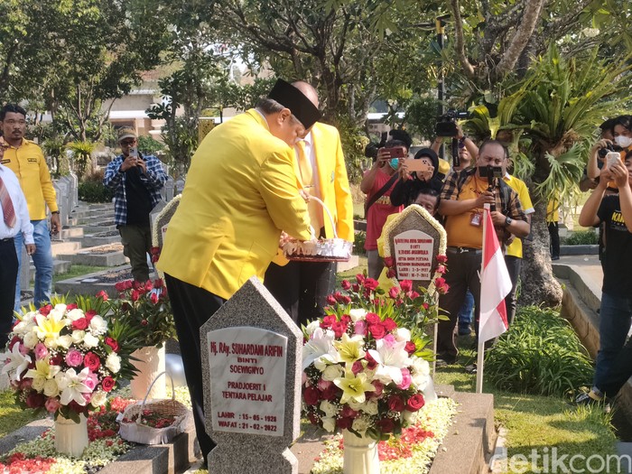 Golkar ziarah ke makam pahlawan di TMP Kalibata, 20 Oktober 2023. (Dwi Rahmawati/detikcom)