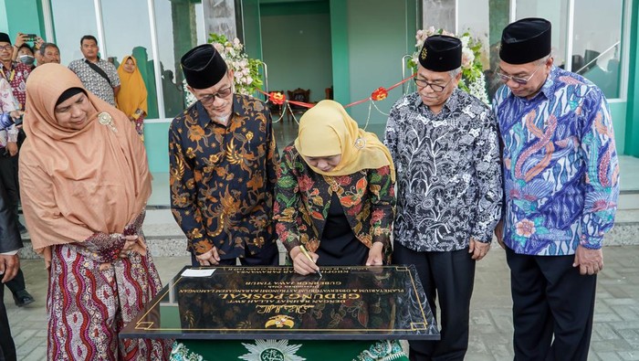 Gubernur Khofifah