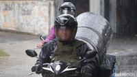 Hujan yang turun di Bulan Oktober ini bersifat lokal dan memiliki durasi singkat.(Foto: Wisma Putra/detikJabar)
