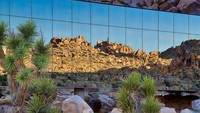 Foto: Chris Hanley via Business InsiderRumah tak kasat mata atau Invisible House berada di Joshua Tree, California, Amerika Serikat. Rumah yang berada di lahan seluas 67 hektar dengan luas bangunan 5.500 kaki persegi ini menghadap langsung Taman Nasional Joshua Tree.