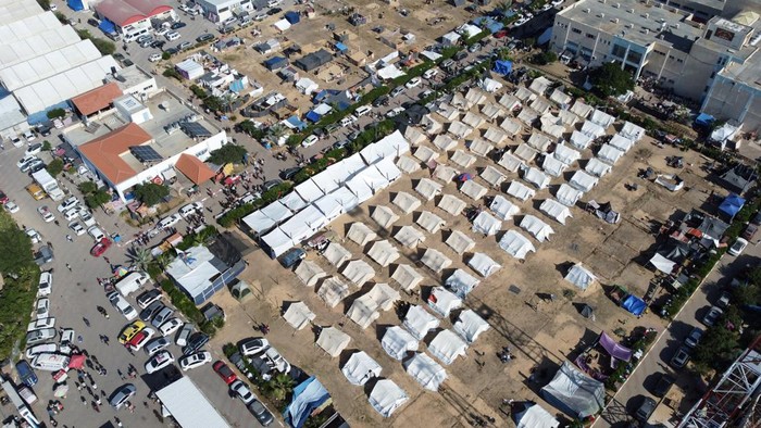 Palestinians, who fled their houses amid Israeli strikes, take shelter in a tent camp at a United Nations-run centre, after Israel's call for more than 1 million civilians in northern Gaza to move south, in Khan Younis in the southern Gaza Strip, October 19, 2023. REUTERS/Ibraheem Abu Mustafa