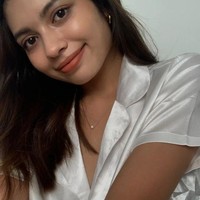 Sayangnya kemiripan di antara keduanya malah menuai perdebatan yang membuat Lee Pei Ling tidak nyaman. Dilansir 8days, banyak komentar di media sosial Weibo yang menyebut bahwa finalis SingChina sengaja mengikuti gaya Lisa. Adapun yang menyebut jika wanita 23 tahun tersebut bisa menjadi pengganti Lisa di industri hiburan China. Foto: Instagram @lovejeryllee