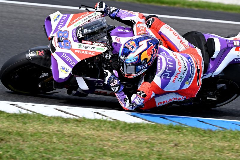 Prima Pramac's Spanish rider Jorge Martin rides his motorcycle during the MotoGP second free practice session of the Australian Grand Prix at Phillip Island on October 20, 2023. (Photo by Paul CROCK / AFP) / -- IMAGE RESTRICTED TO EDITORIAL USE - STRICTLY NO COMMERCIAL USE --