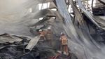Ganasnya Kobaran Api Ludeskan Pabrik Lilin Surabaya