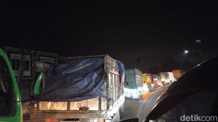 Kemacetan angkutan batu bara di Jambi.