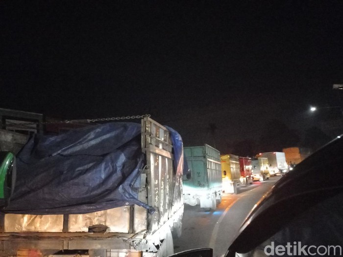 Kemacetan angkutan batu bara di Jambi.